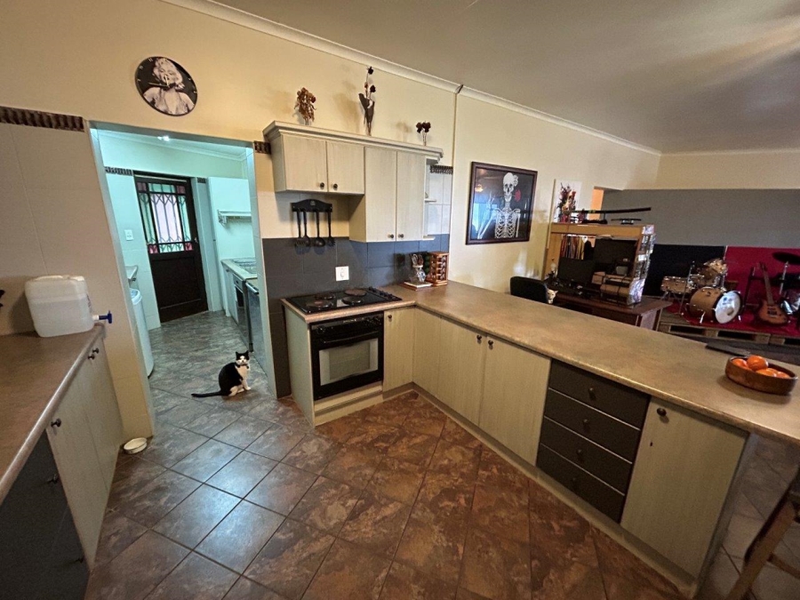6 Bedroom Property for Sale in Wavecrest Eastern Cape
